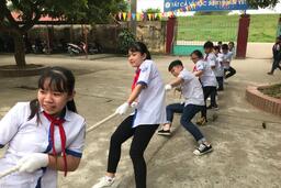 Cuộc thi kéo co của trường THCS Minh Khai